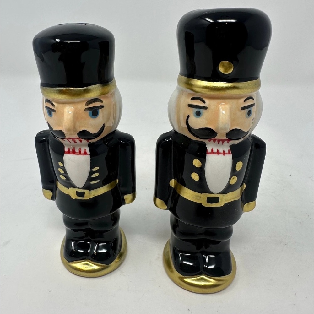 Robert Stanley Ceramic  Nutcracker Salt & Pepper Set